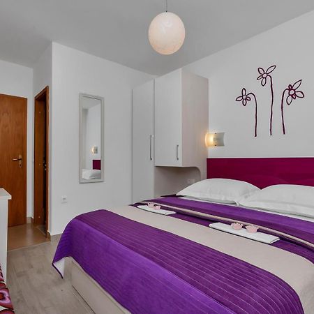 Apartments Ratko Tucepi Ruang foto