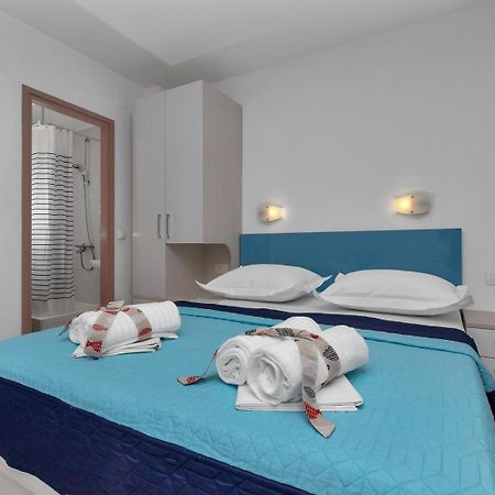 Apartments Ratko Tucepi Ruang foto