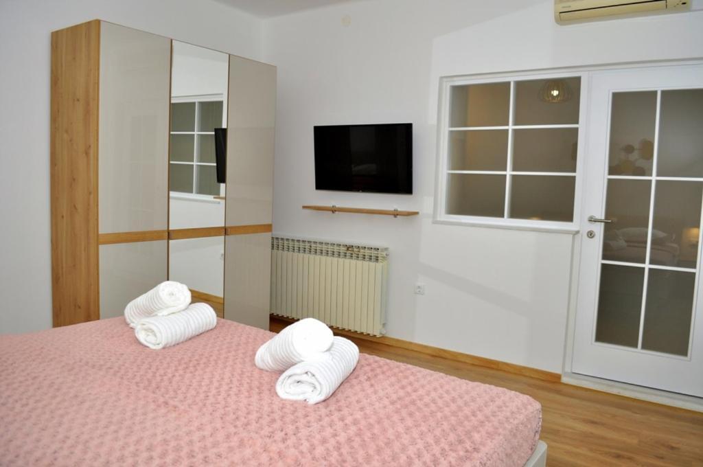 Apartments Ratko Tucepi Bagian luar foto