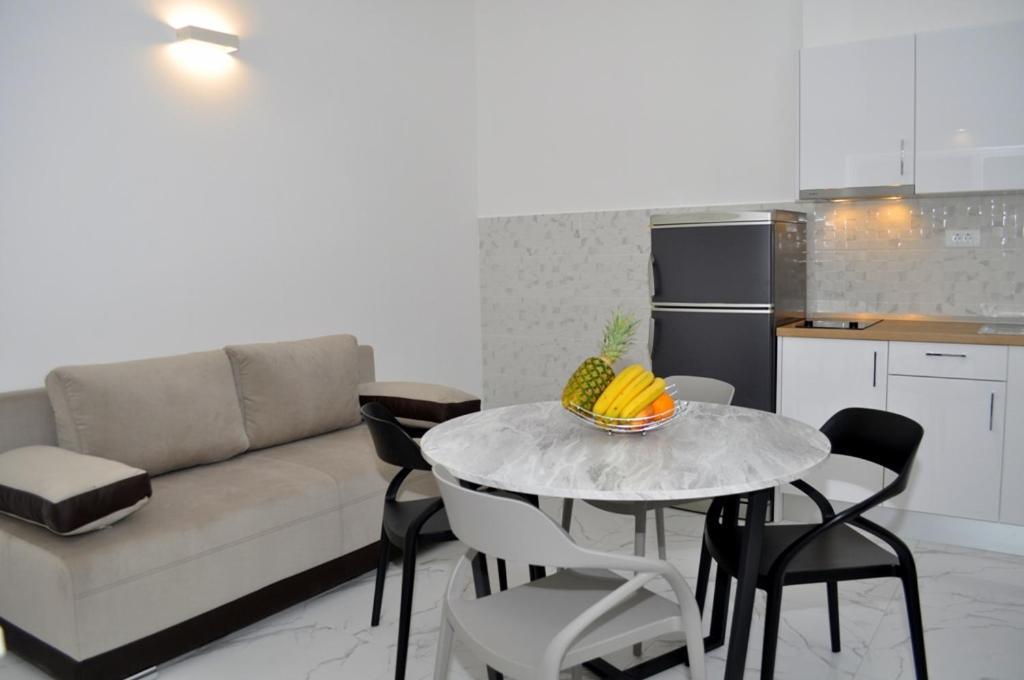 Apartments Ratko Tucepi Bagian luar foto