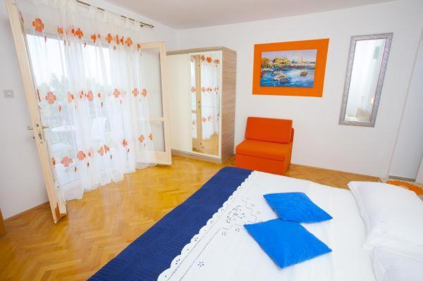 Apartments Ratko Tucepi Ruang foto