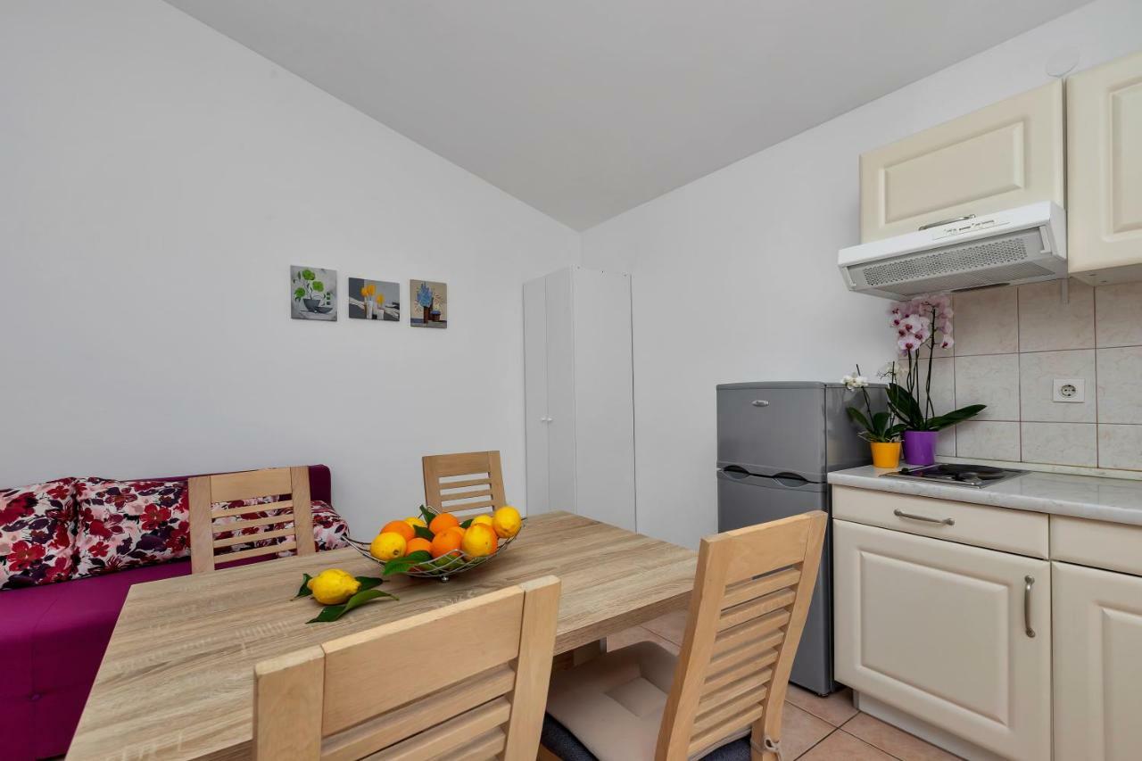 Apartments Ratko Tucepi Bagian luar foto