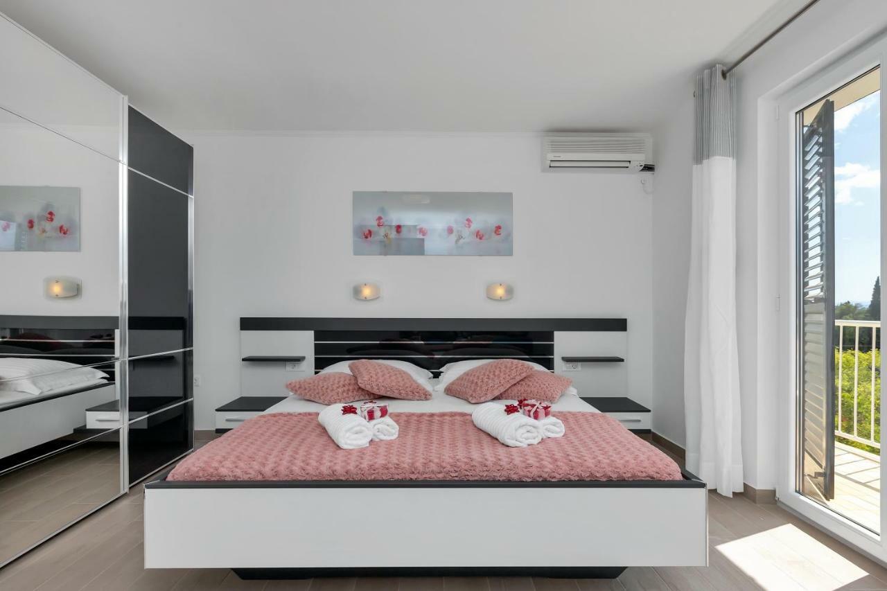Apartments Ratko Tucepi Bagian luar foto