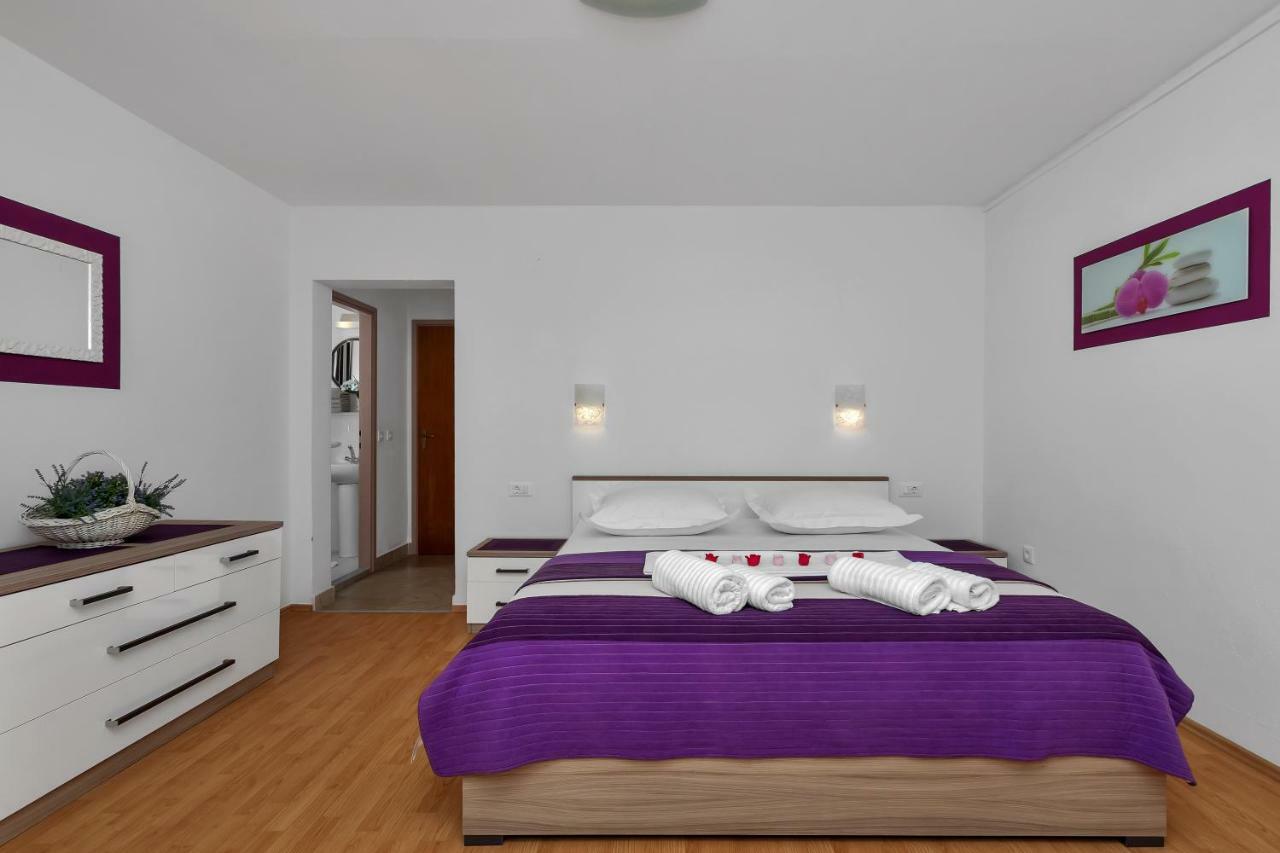 Apartments Ratko Tucepi Bagian luar foto