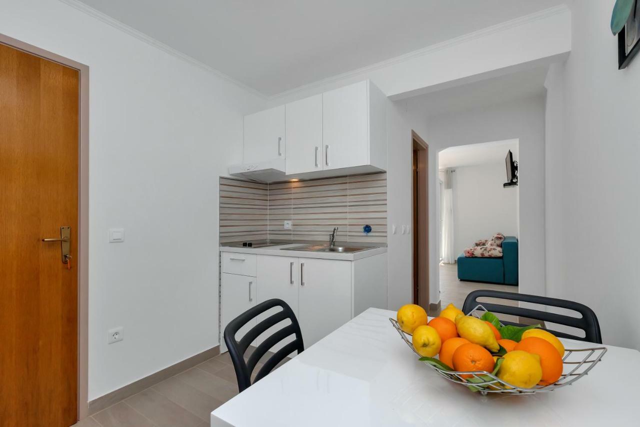 Apartments Ratko Tucepi Bagian luar foto