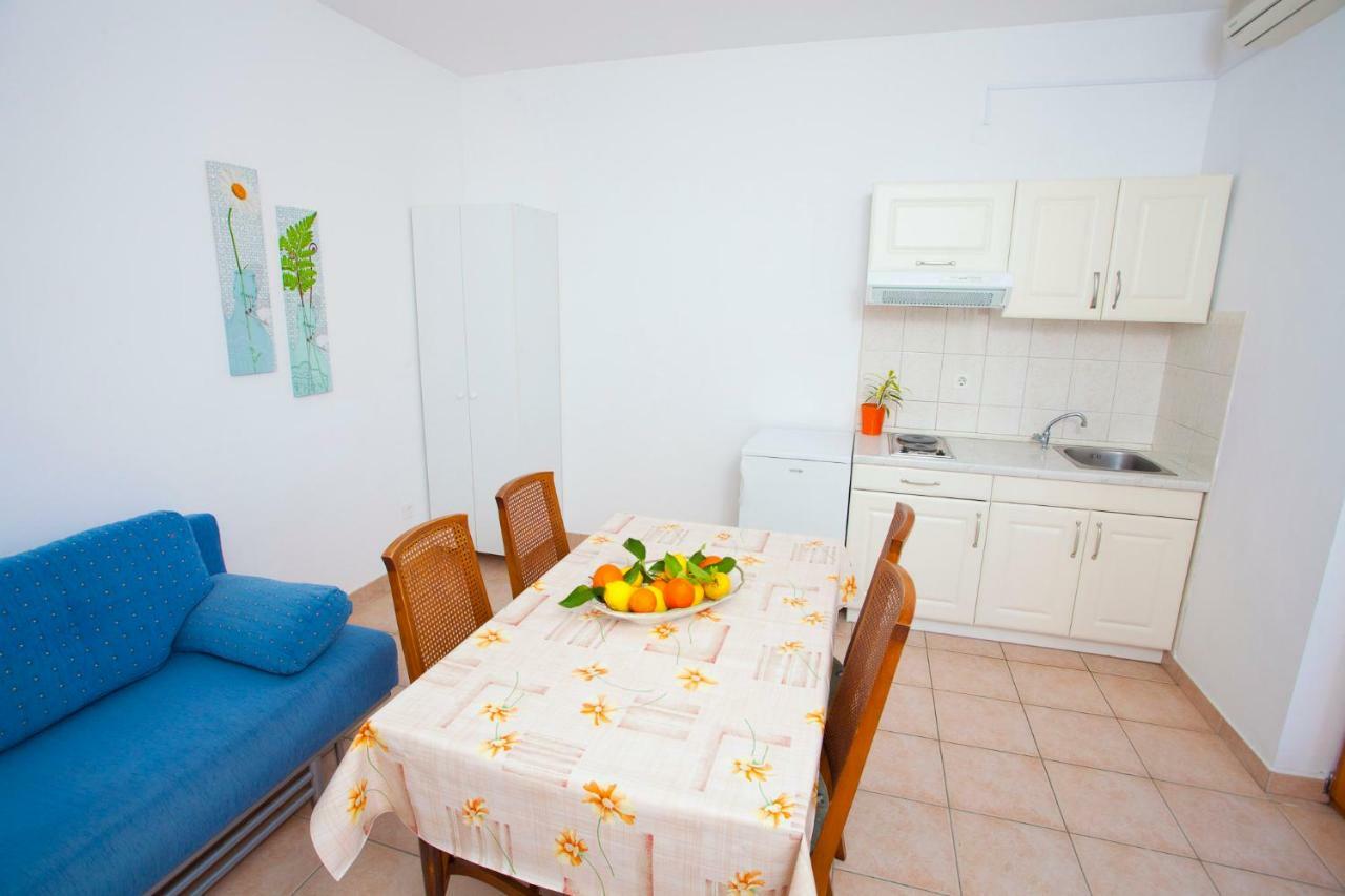 Apartments Ratko Tucepi Bagian luar foto