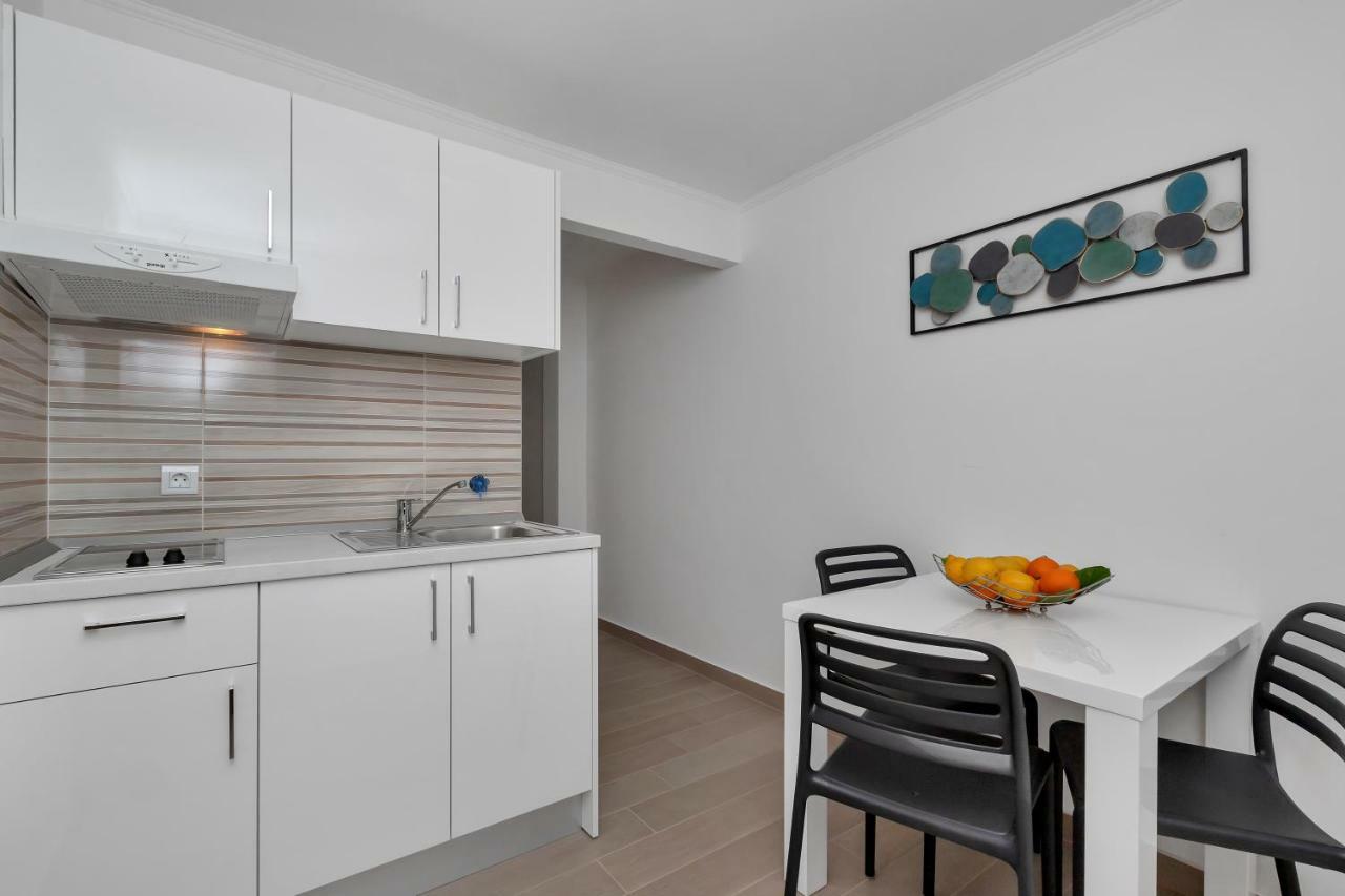 Apartments Ratko Tucepi Bagian luar foto