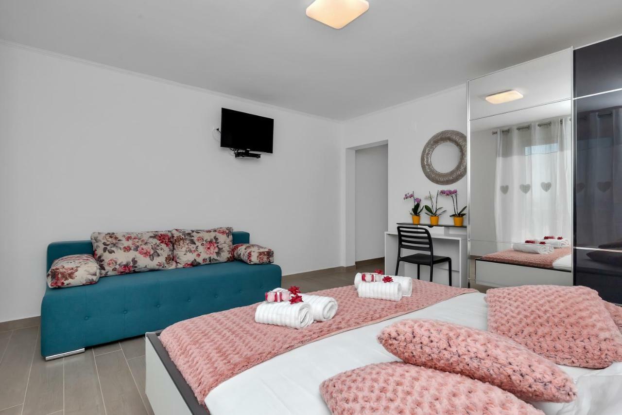 Apartments Ratko Tucepi Bagian luar foto