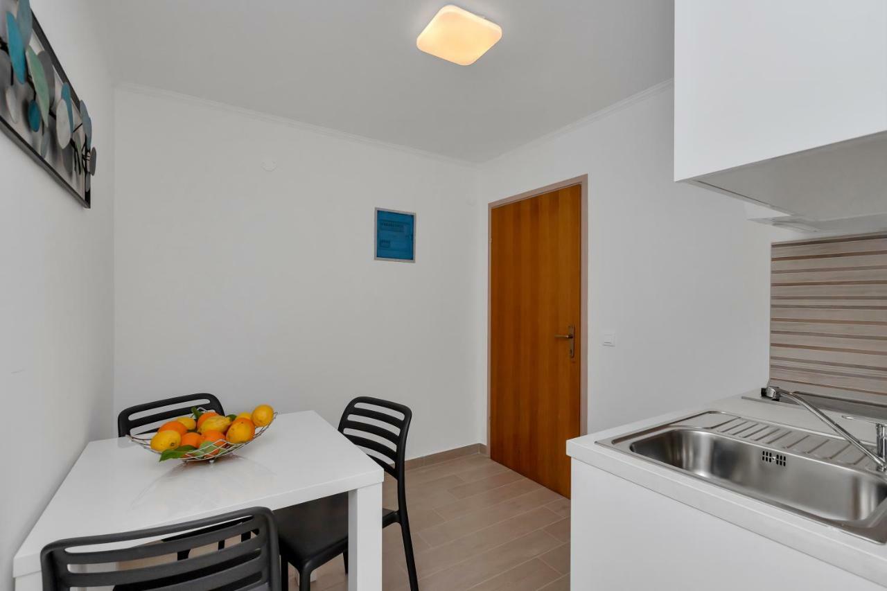 Apartments Ratko Tucepi Bagian luar foto