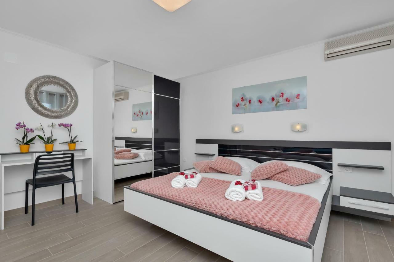 Apartments Ratko Tucepi Bagian luar foto