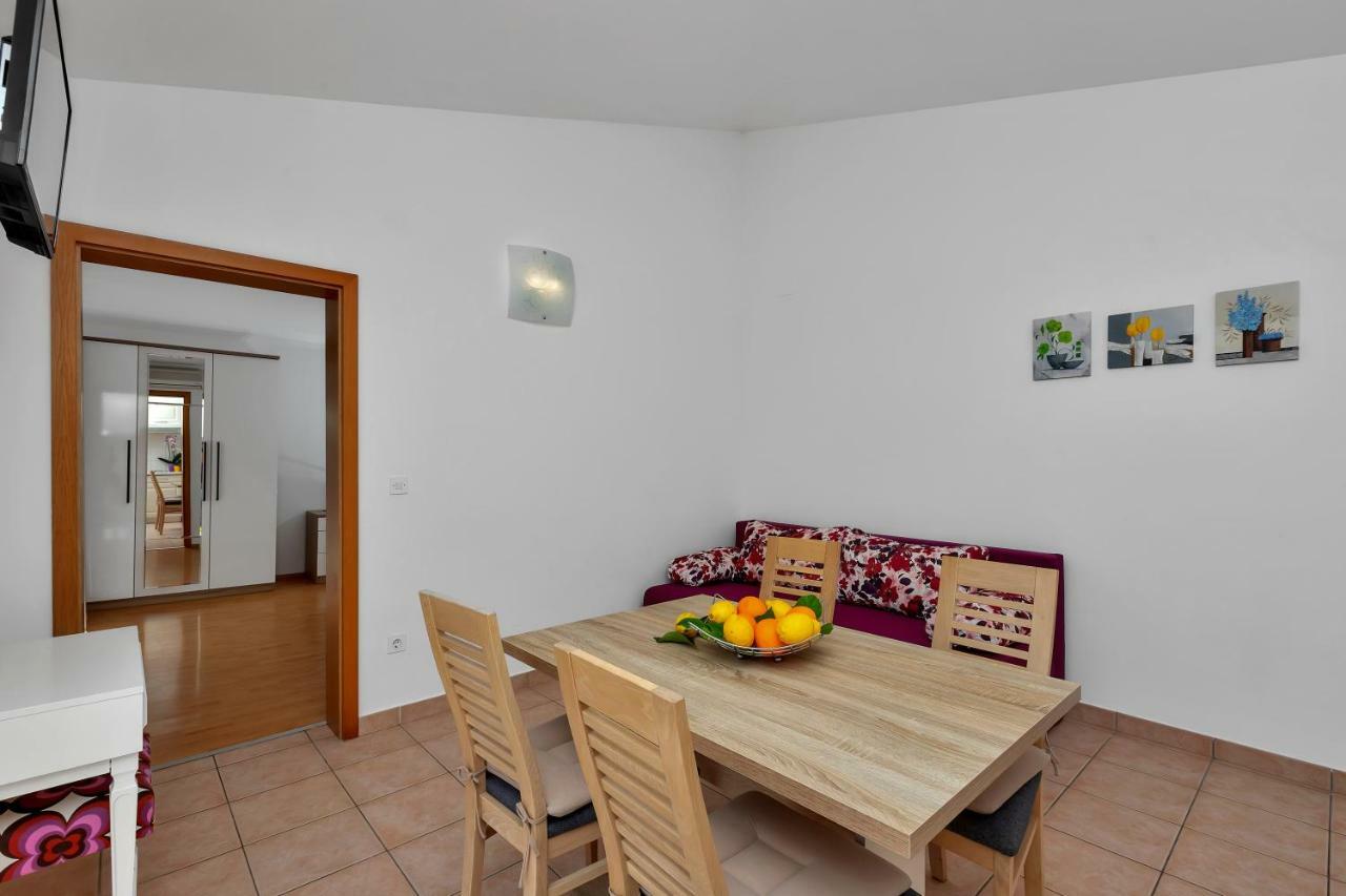 Apartments Ratko Tucepi Bagian luar foto