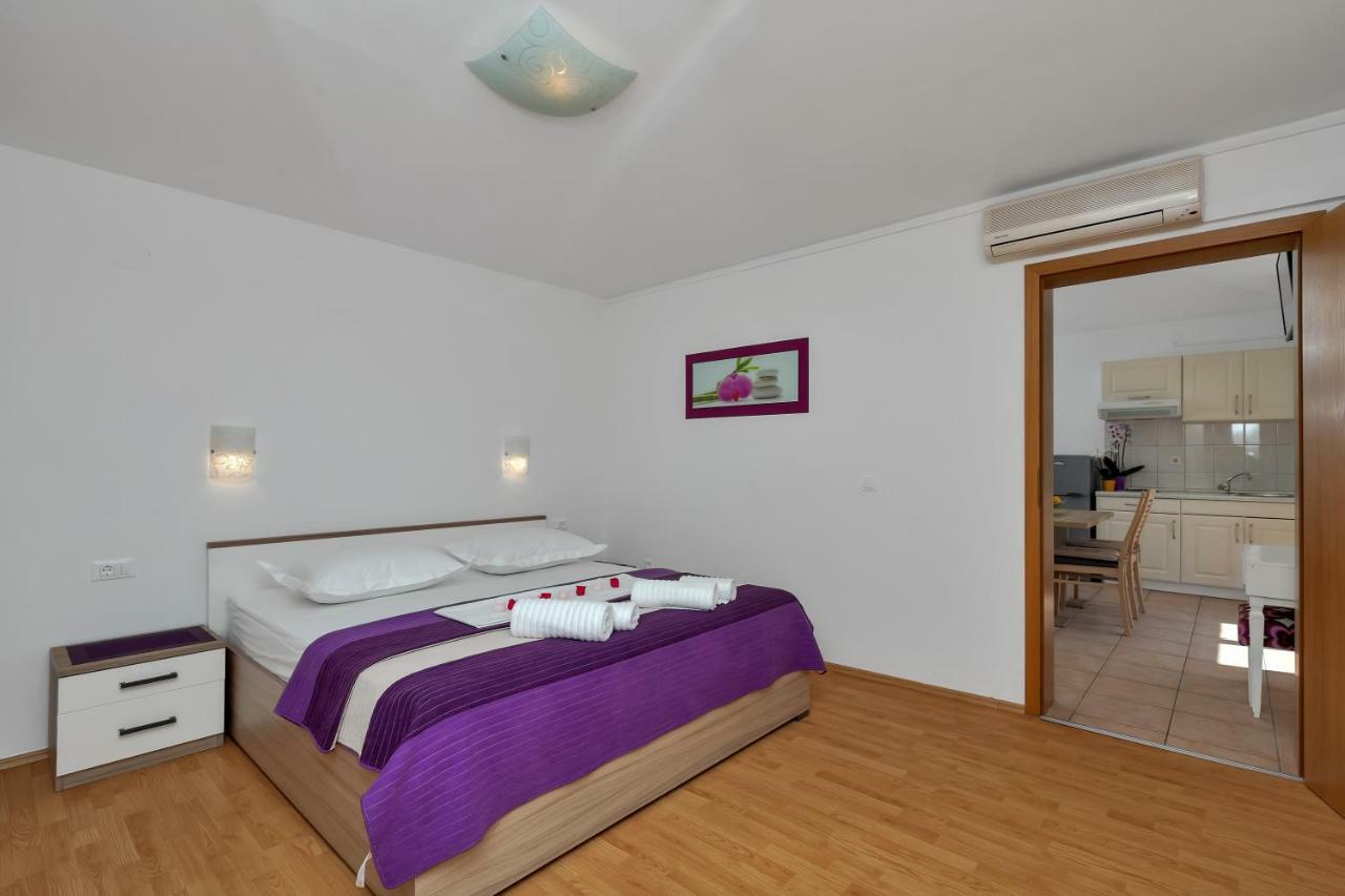 Apartments Ratko Tucepi Bagian luar foto